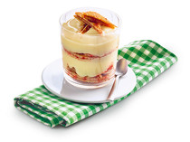 * Vanille-Crêpe-Trifle mit Vanilla-Pudding & gefülltem Erdbeer-Crêpe