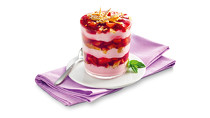 * Mandel-Pfannkuchen-Trifle mit Mascarpone-Creme & Pflaumenkompott